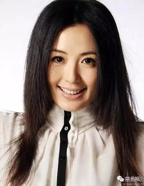 她是内地版郭碧婷 40岁为人母依旧风韵犹存