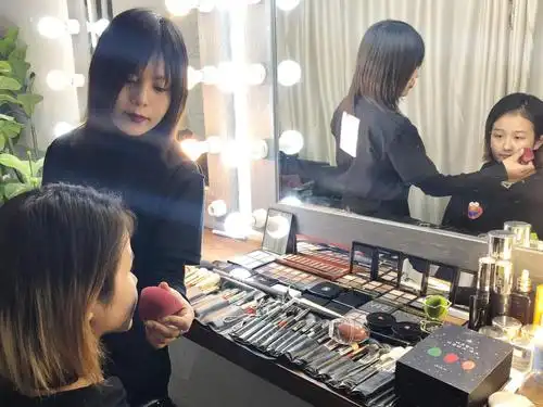 为啥你化妆没有别人好看因为你还没有开始用尔木萄美妆蛋