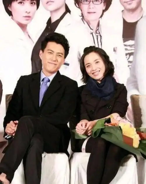 低调多年靳东妻子原来是我们熟悉的女演员难怪一直0绯闻