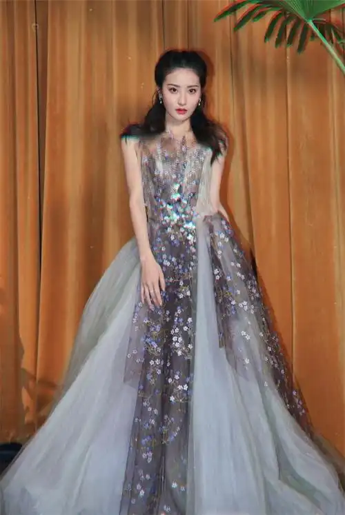 赖雨蒙,纱裙倩影,清澈纯美的正能量小姐姐