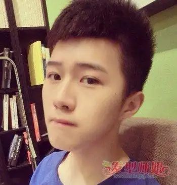 男生清爽 斜刘海毛碎 短发发型