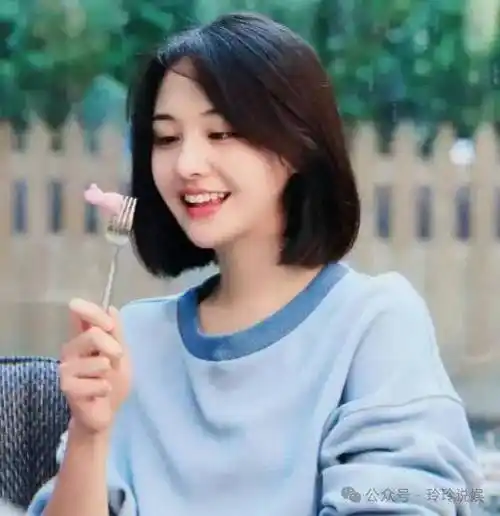 原创郑爽近照曝光变样财产清零公司注销发文回应不欠任何人