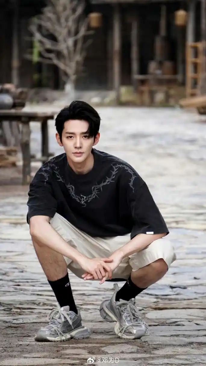 邓为大学没毕业# 有网友解释28岁的邓为大学没有从中戏毕业原因,称