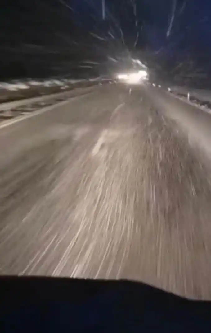 在抖音上配文:"一路狂奔!嗨!一个字挣钱难!"受访者供图