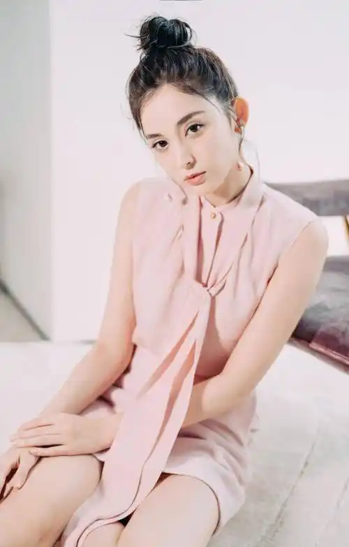 私密照视频风波不断,古力娜扎五段情无疾而终,演艺事业受创严重_恋情