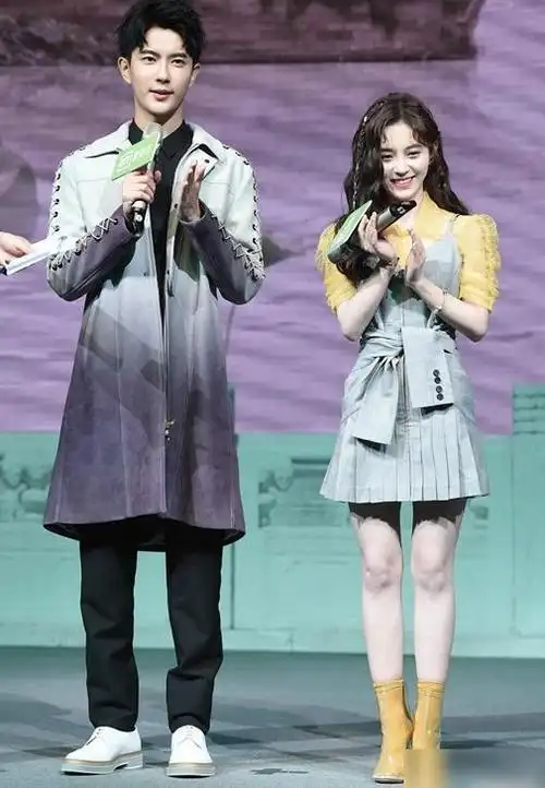 鞠婧祎我159cm于朦胧我183cm两人同框后身高差很明显