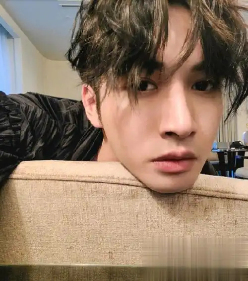 张彬彬锡纸烫发型卷毛发型帅翻了