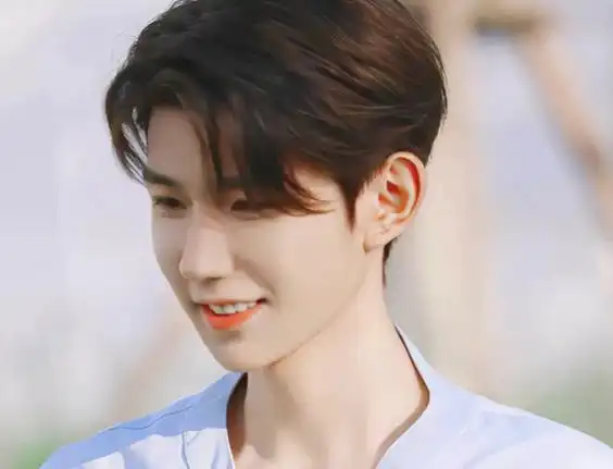 王源"妈妈",在谈及王源时,却落下来眼泪