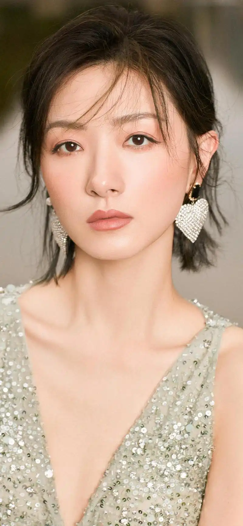 万茜:如清晨露珠般的绝美,令人陶醉心醉神迷!