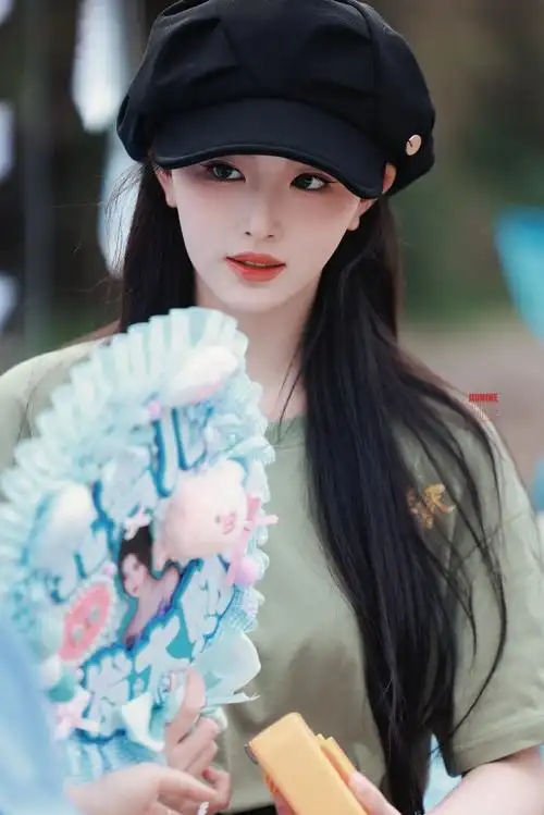 美到头发丝都会打招呼的可爱雪雪  @孔雪儿