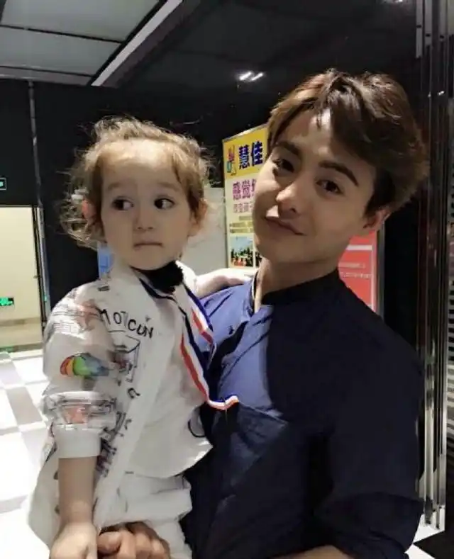 放开我北鼻jackson周嘉诚个人资料jackson爸爸原来这么帅