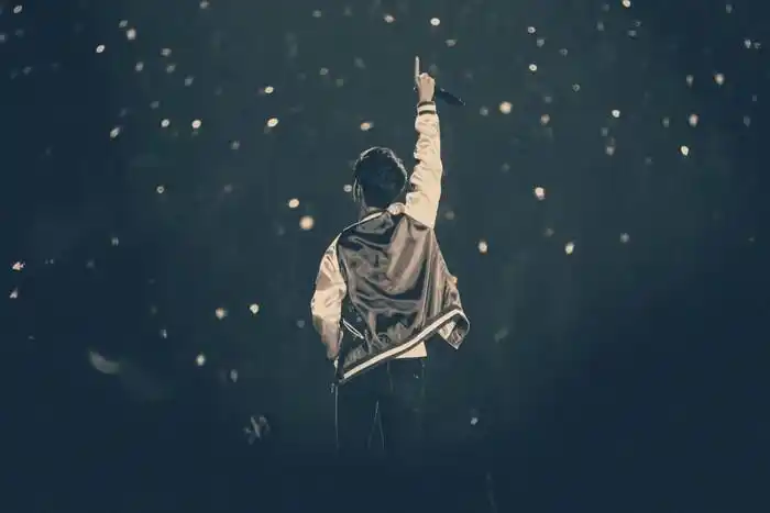 一上台就霸气变身的张艺兴,这样man爆的张总你喜欢吗