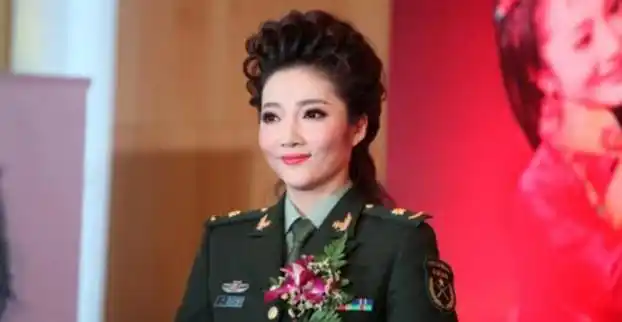 白致瑶 总政歌剧团青年歌剧演员