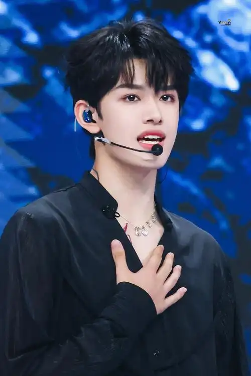 张极[超话]##tf家族登陆计划生于火焰演唱会##tf家族三代演唱会##张