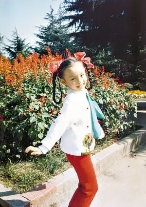 孙俪成长轨迹:11岁出访英美 18岁荣立二等功(组图)