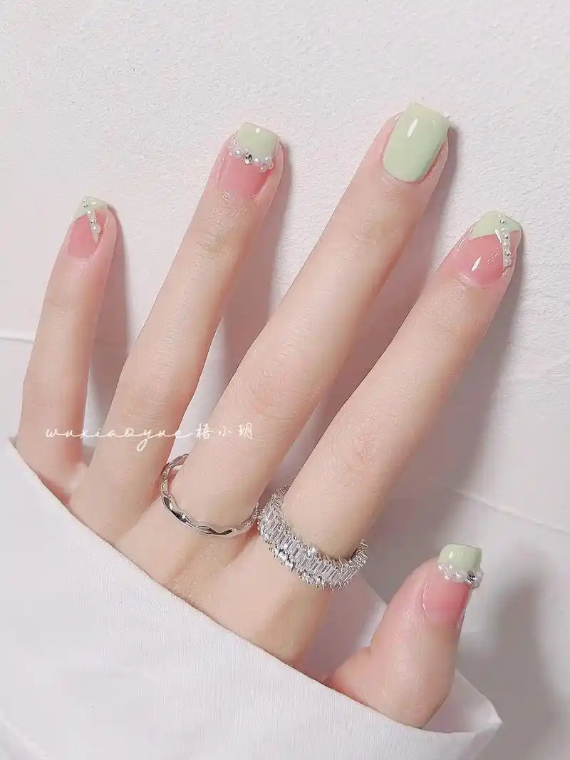 夏日多巴胺美甲97绿色小清新美甲.#美甲分享 #短指甲也可以 - 抖音