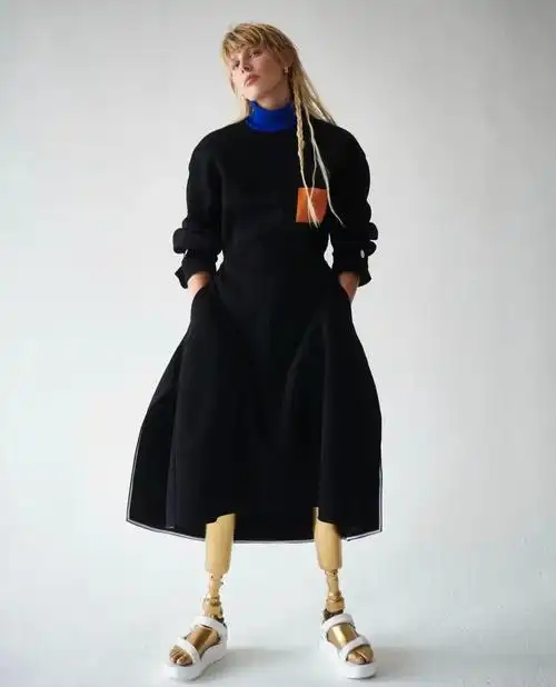 这些女神不一般,逐渐赛博朋克化的义肢模特