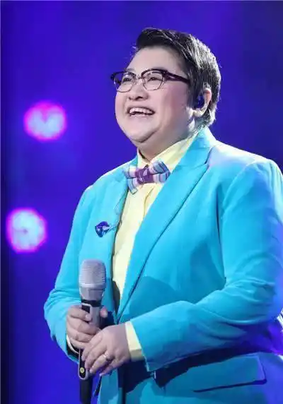 韩红年轻时苗条漂亮,曾是大学校花,网友:一个有故事的女子_美女_身材