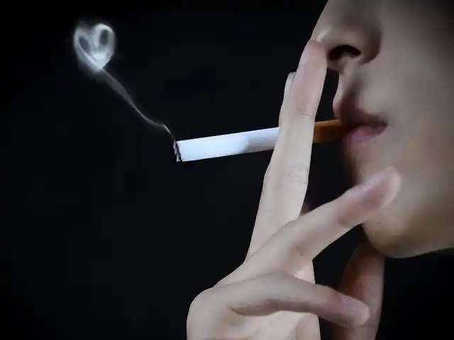 吸烟有害于身体健康不容易戒烟的人每天控制抽烟的数量