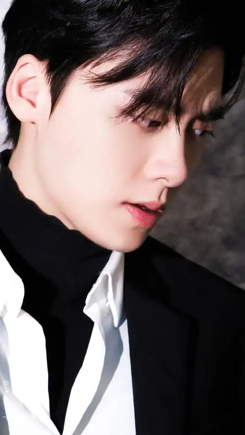 不亲一下不行了  李易峰真的帅我一脸血