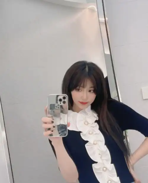 难怪说出道即整容,看刘雨昕孔雪儿的未出道合照,粉丝都不敢认_转型