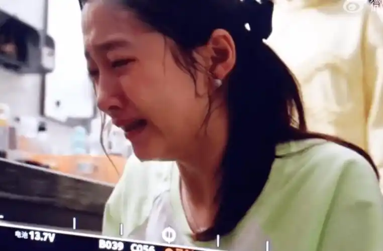 关晓彤拍哭戏太卖力!