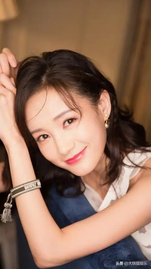 有虎牙一笑很迷人的明星笑起来有虎牙的明星