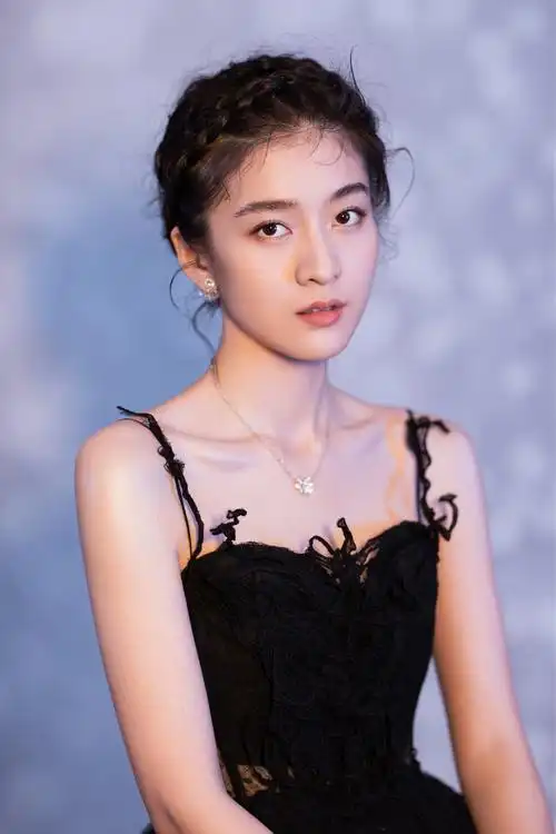 p>张雪迎,1997年6月18日出生于浙江省金华市义乌市,中国内地女演员