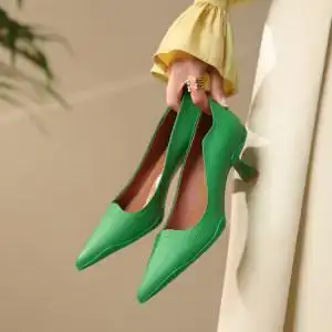 25折)绿色高跟鞋女2022年春季新款浅口尖头细跟气质百搭真皮不累脚单