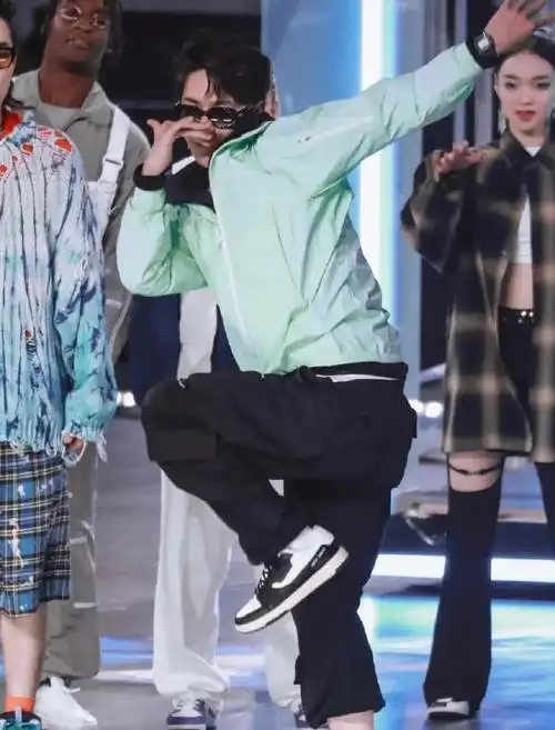 王一博获年度综艺名场面top1##王一博超话##王一博滑板运动推广大使