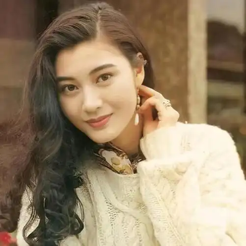 李嘉欣青涩的学生时代美女也有美女的烦恼