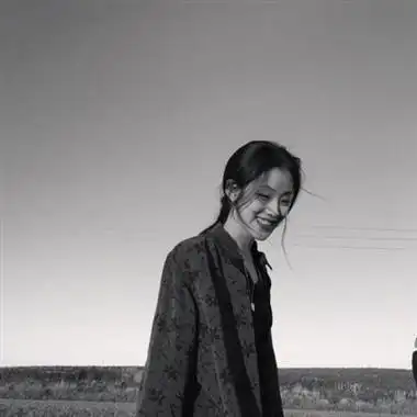 高清好看的高冷霸气黑白女王范头像图片(18张)