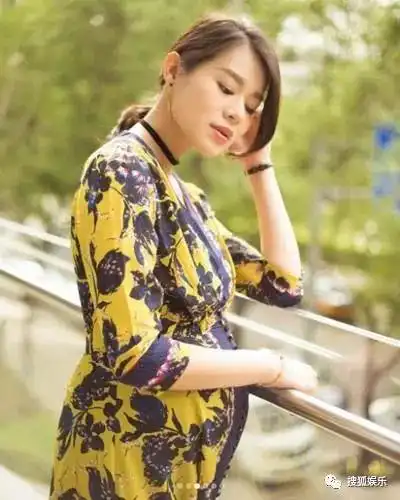 胡杏儿和闺蜜团拍了一组孕期写真女明星连怀孕的时候都不给人留活路啊