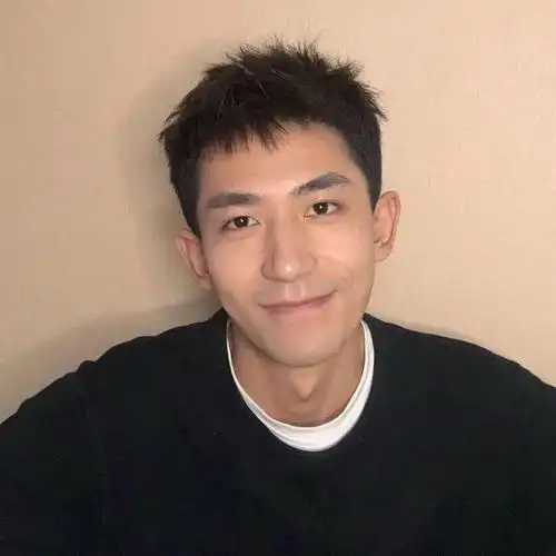 男生留4cm短碎发可帅