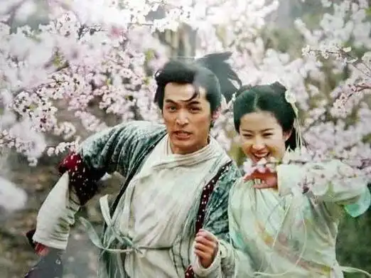 胡歌刘亦菲美国结婚要官宣?男方经纪人否认,两人青涩写真曝光