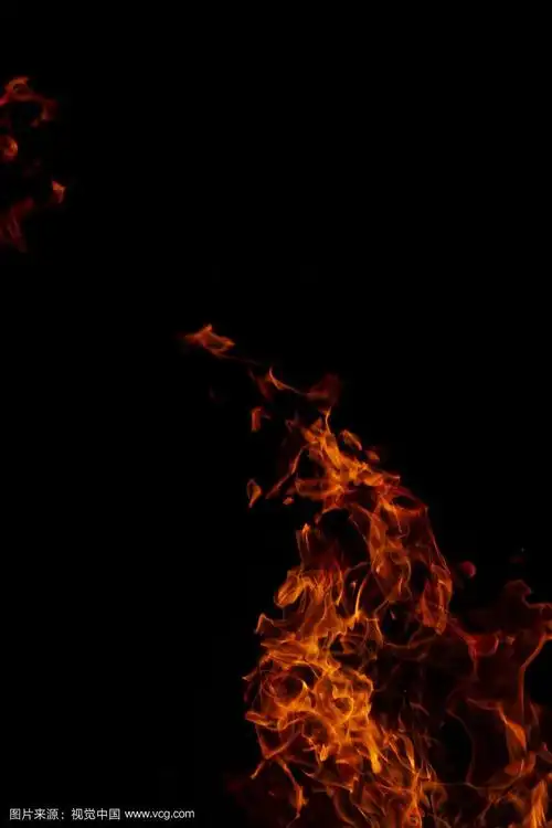 火焰在抽象艺术的黑色背景上,燃烧着炽热的红色