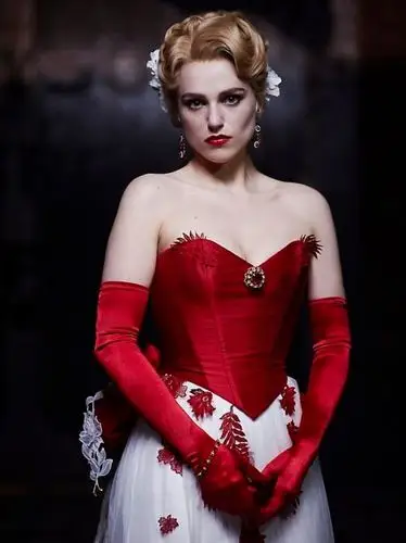 爱尔兰女明星凯蒂·麦克格雷斯_高清图集_新浪网