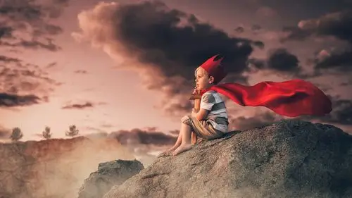 可爱的小男孩,皇冠,剑 640x960 iphone 4/4s 壁纸,图片,背景,照片