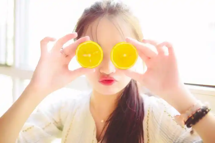 水果清新妹子乖巧私房可爱迷人生活照