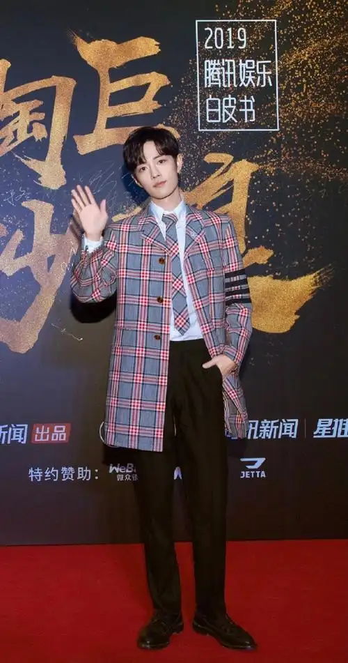 肖战#@肖战工作室我想看这样的肖战大长腿全身照 先谢谢你了#肖战我