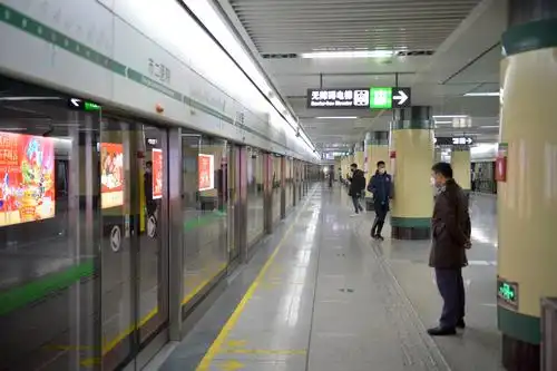 成都地铁内秩序井然