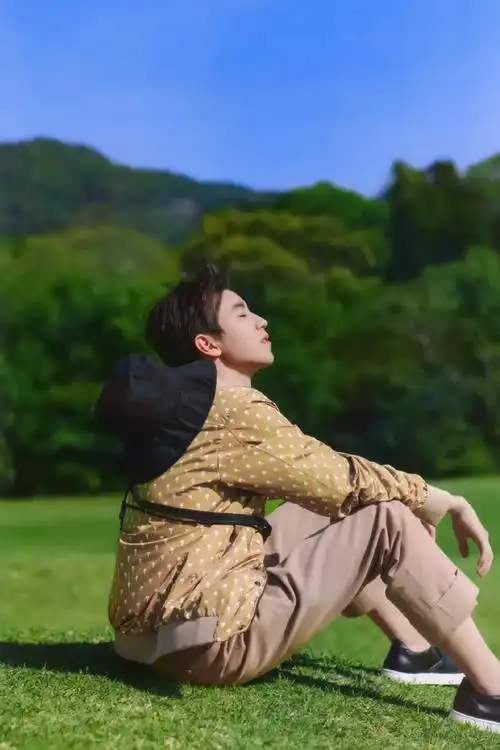 王俊凯elle四月刊封面