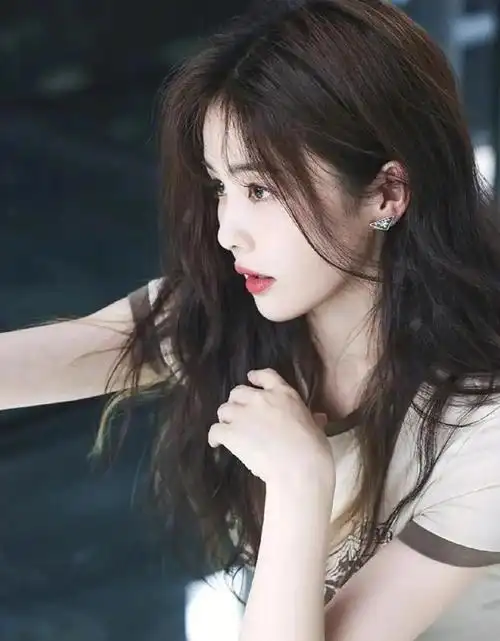 白鹿的身材好有料啊!长相清纯!美人美图!