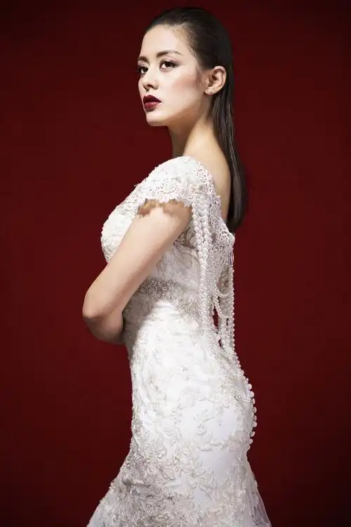 王力可时尚婚纱大片 高贵冷艳吸眼球(图)