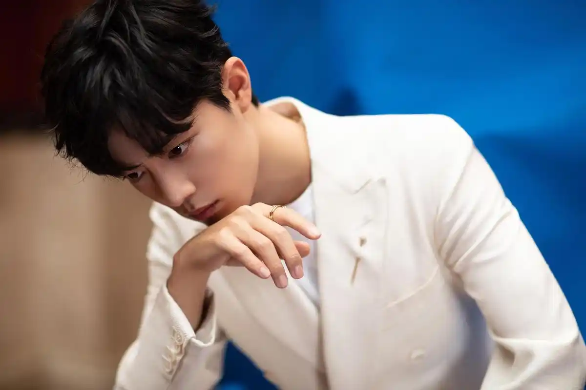 白衣少年肖战640x1136分辨率下载,白衣少年肖战,高清图片,壁纸-桌面