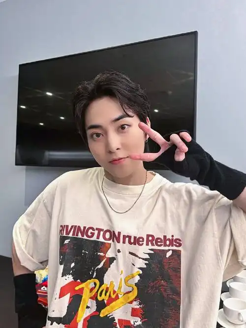 更新 迪拜 k-pop overdose 珉锡后台照片2p91请多多转发点赞官推哦!