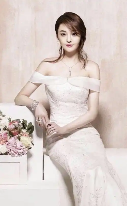 看到郑爽穿上婚纱的样子胡彦斌应该会后悔和她分手吧