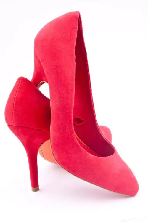红色高跟鞋,一双红色高跟鞋鞋