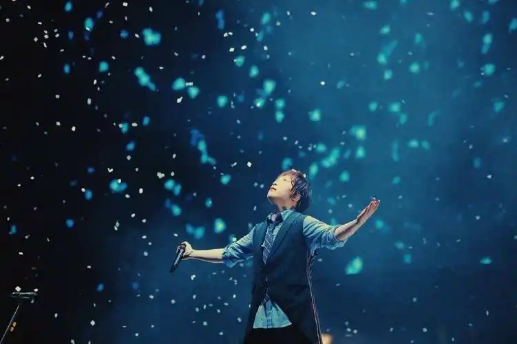 五月天主唱阿信晒娃上热搜虽已44岁但依然是长不大的信三岁