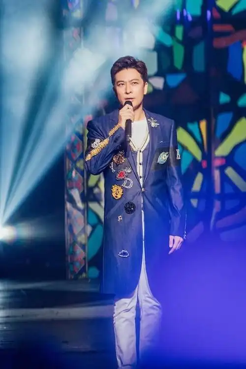 《跨界歌王》总决赛正式落下帷幕,其中演员于毅以一首经典高难度法语